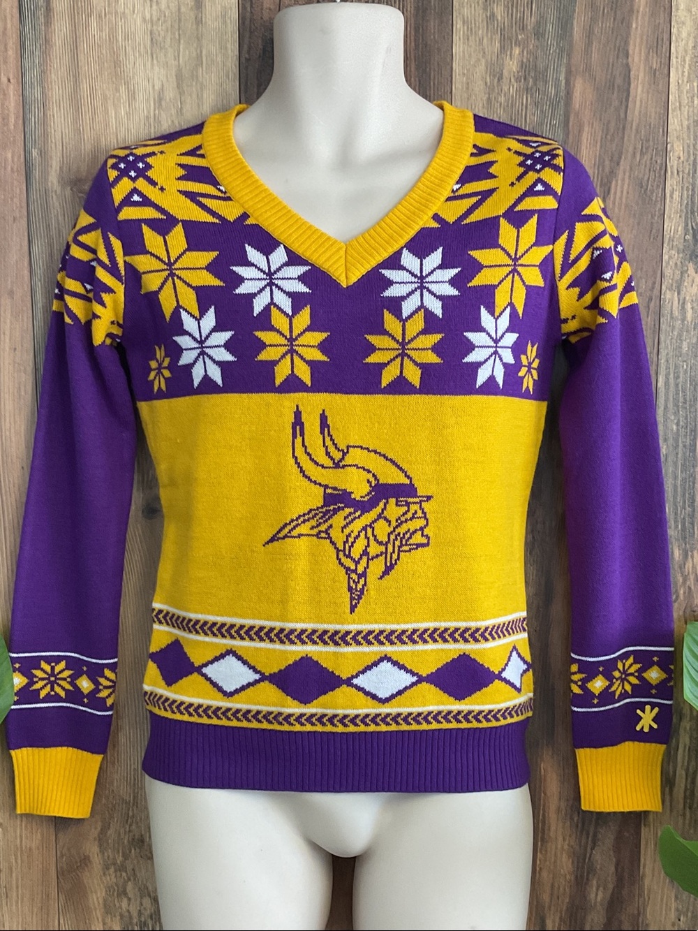 NFL Minnesota Vikings Norseman Holiday Knit V-Neck Sweater S 202B